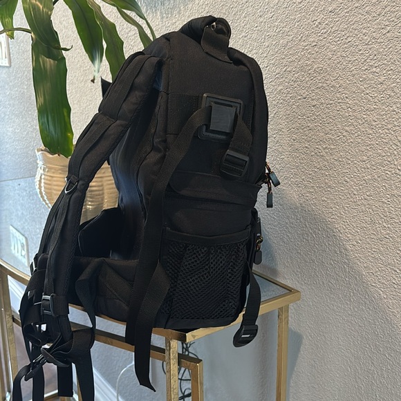 Click Camera hiking backpack. Like new condition - Picture 4 of 9